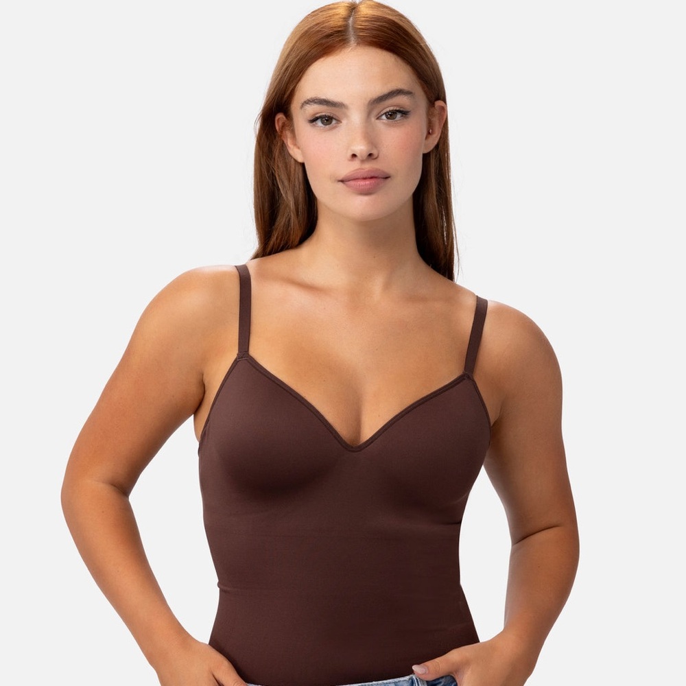 🆕 Underoutfit Shaping Lift Cami